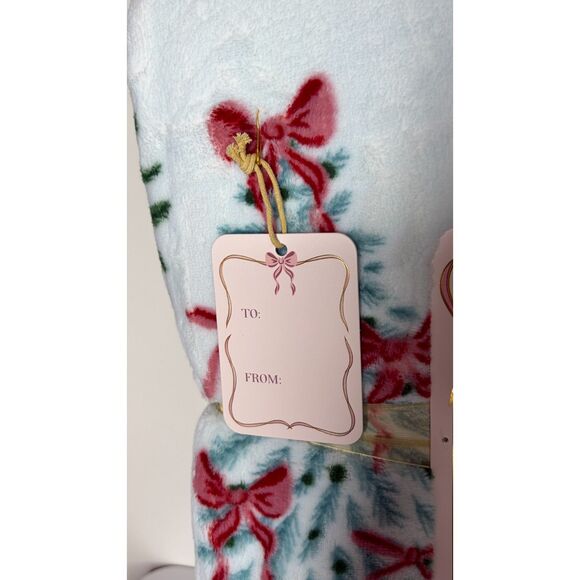 Cozy Under “The Mistletoe” Plush Blanket – Extremely Soft Holiday Throw – NWT - Picture 7 of 11